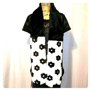 Cute betsey johnson scarf.